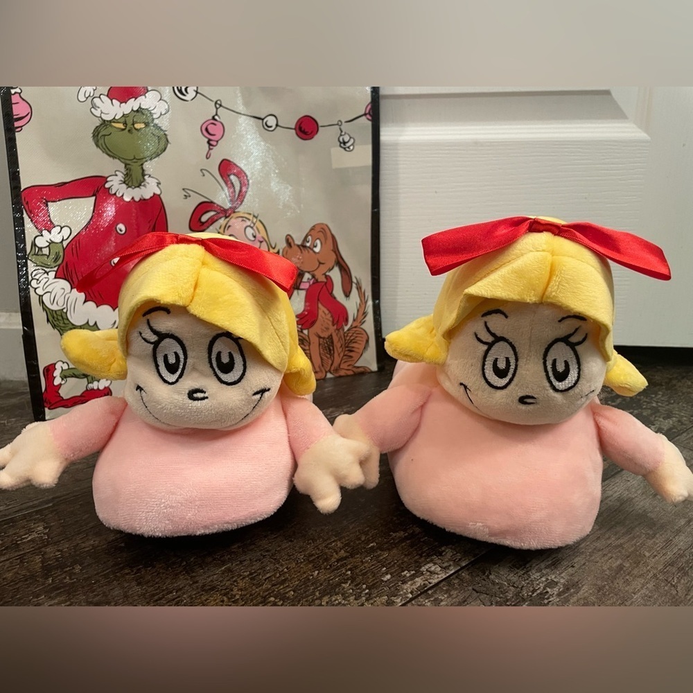Cindy Lou Who Plush Toy with Red Bow house shoes‼️ M/L sz 7-9 NWOT
